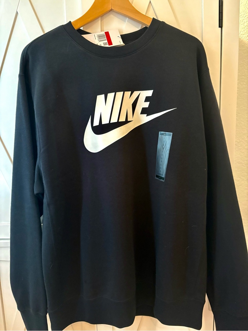 Nike Club fleece Crewneck Sweatshirt with White Swoosh Logo NWT Mens L